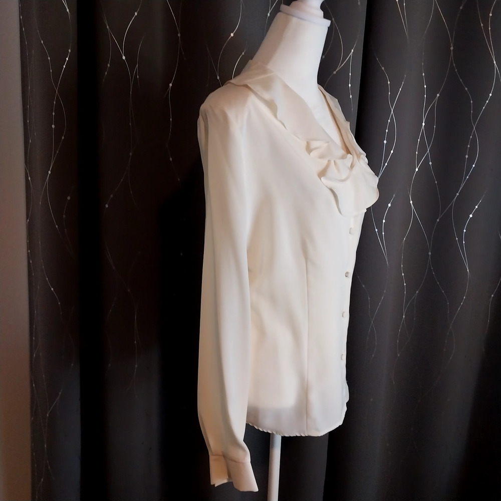 Modern Essentials Cream Ruffle V-Neck Button Front Blouse Ivory L /#3140 - Picture 2 of 4